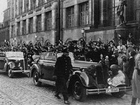 Arrival at the Chancellery